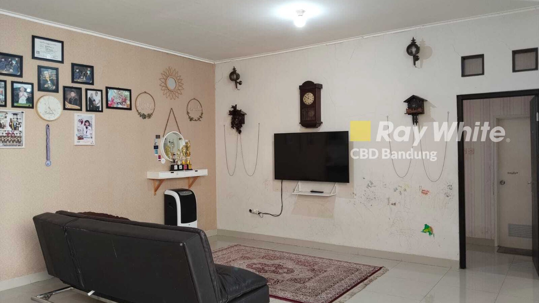 Rumah Tinggal Sangat Terawat 1 Lantai di Taman Kopo Ketapang