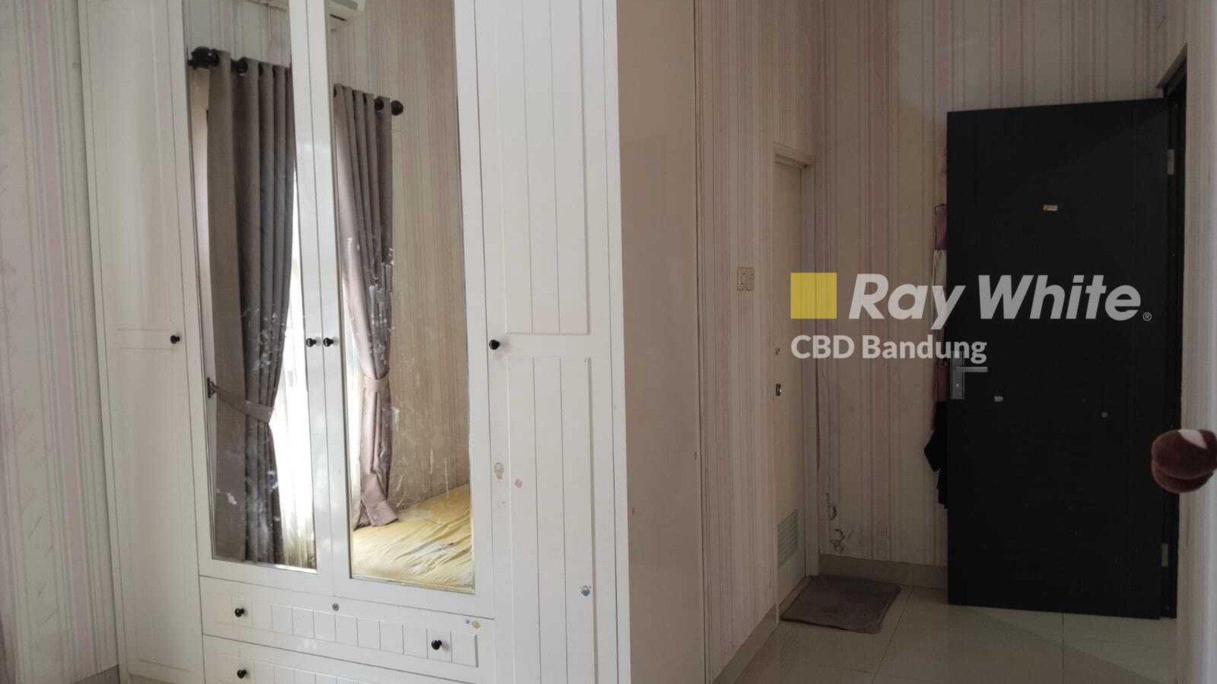 Rumah Tinggal Sangat Terawat 1 Lantai di Taman Kopo Ketapang