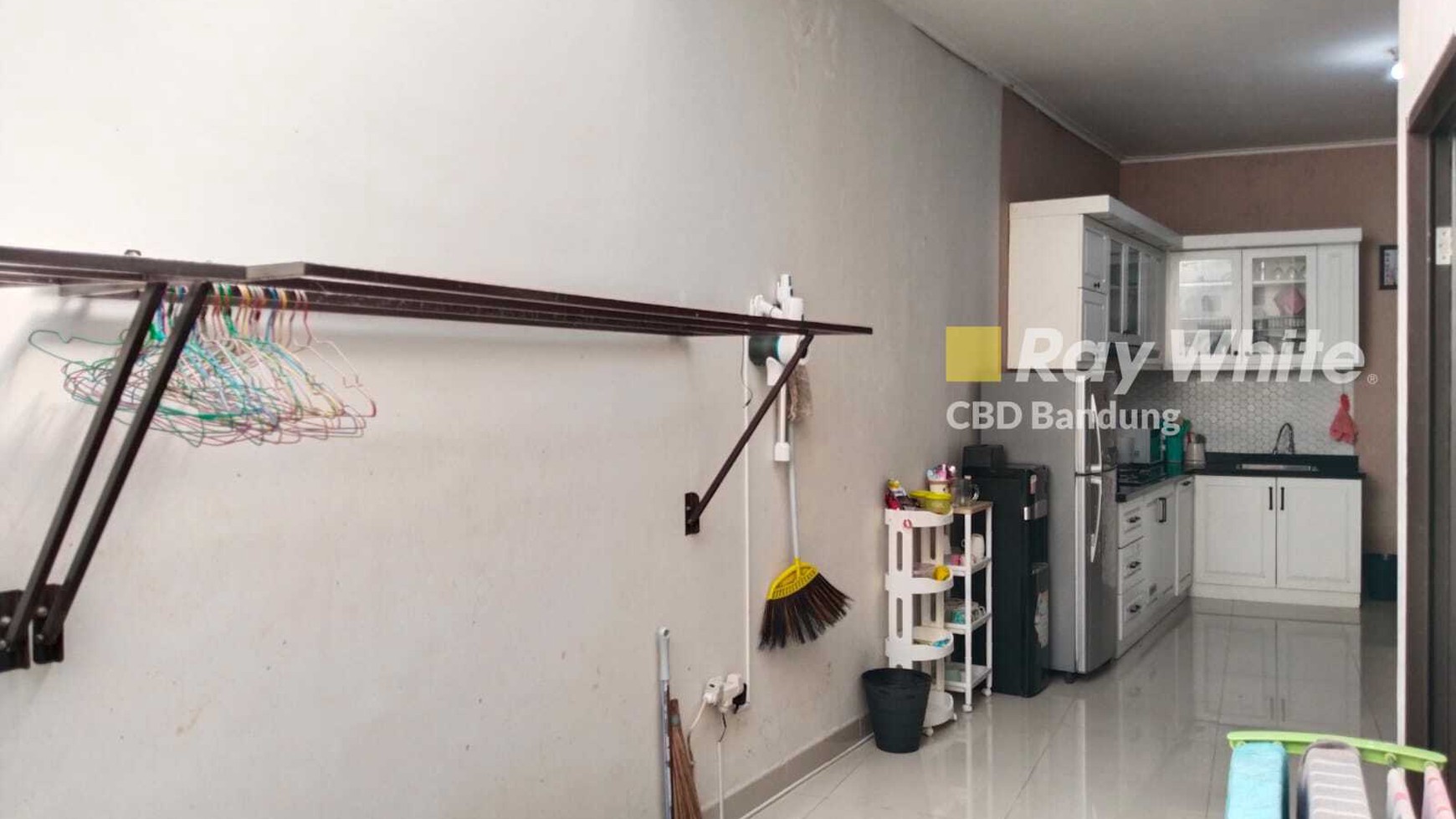 Rumah Tinggal Sangat Terawat 1 Lantai di Taman Kopo Ketapang
