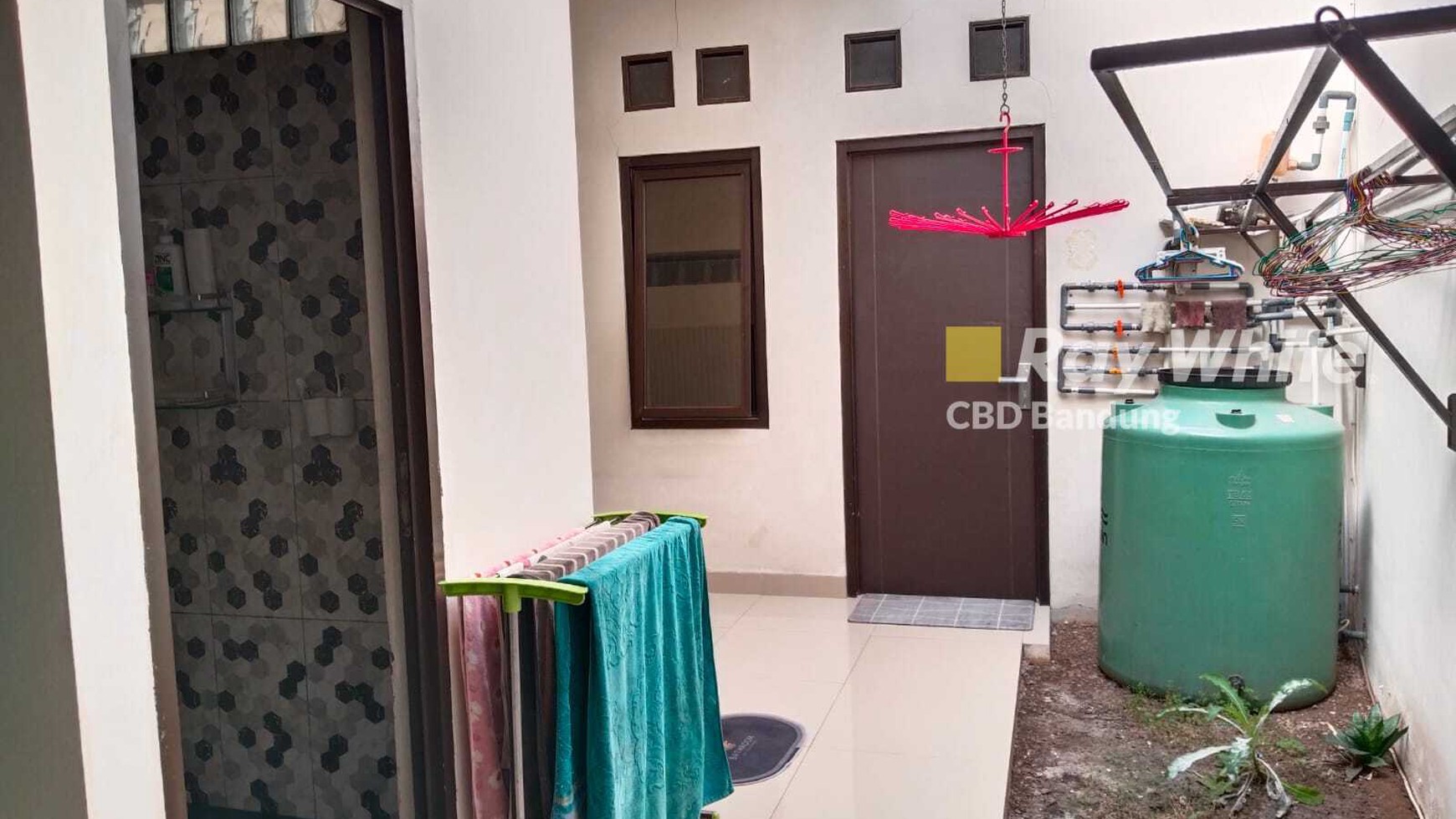 Rumah Tinggal Sangat Terawat 1 Lantai di Taman Kopo Ketapang