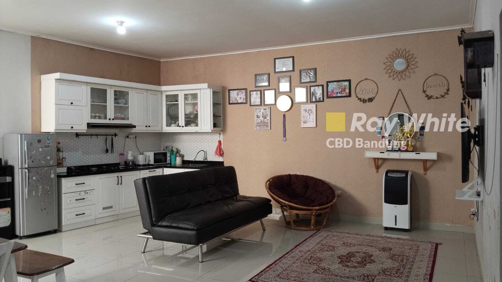 Rumah Tinggal Sangat Terawat 1 Lantai di Taman Kopo Ketapang