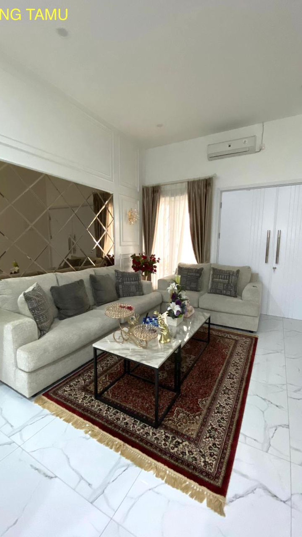 Rumah Bonus Furnished di Kencana Loka BSD City, dekat ke Exit Tol BSD