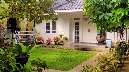 Rumah Luas dan Asri di Jl. Kemang Utara Raya