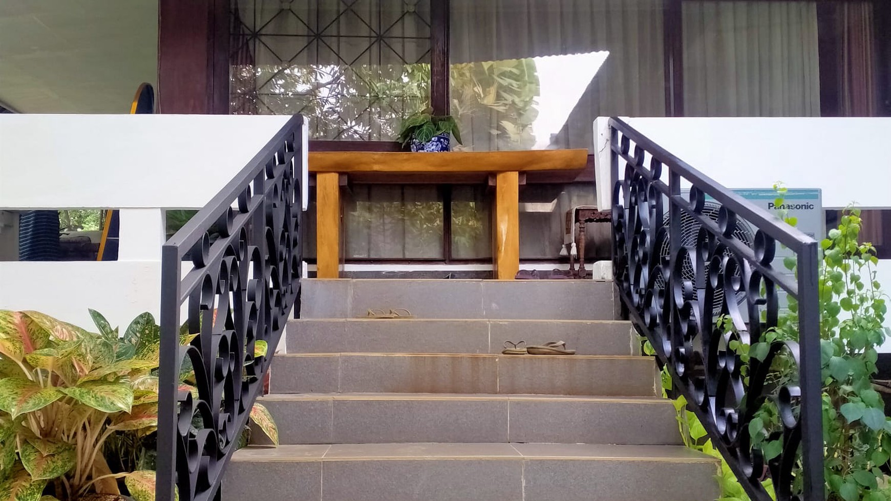 Rumah Luas dan Asri di Jl. Kemang Utara Raya