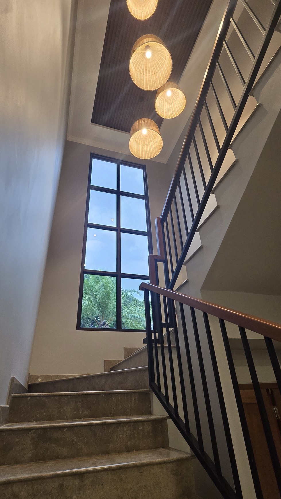 Rumah di Puspita Loka BSD, posisi langka menghadap pepohonan