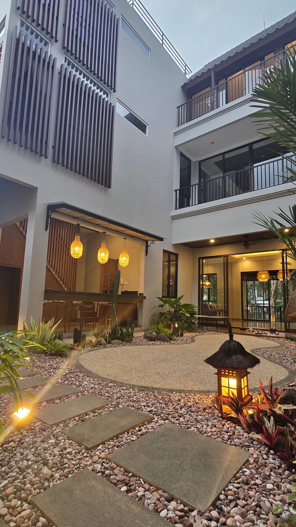 Rumah di Puspita Loka BSD, posisi langka menghadap pepohonan