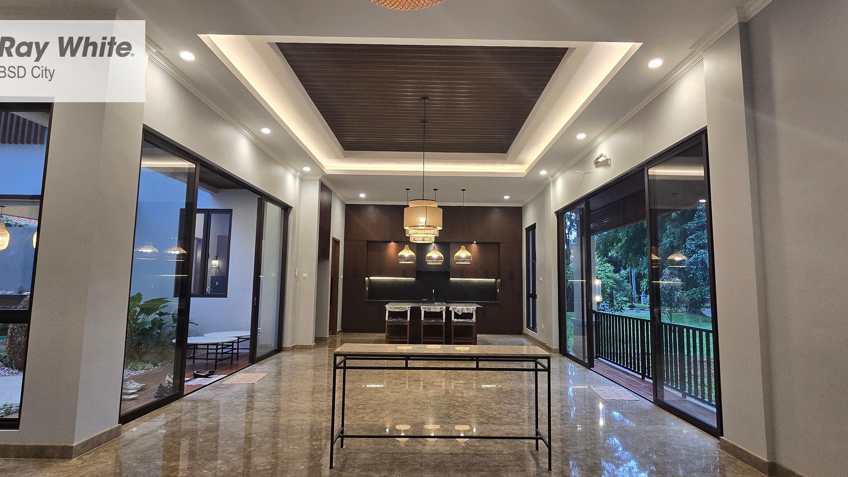 Rumah di Puspita Loka BSD, posisi langka menghadap pepohonan