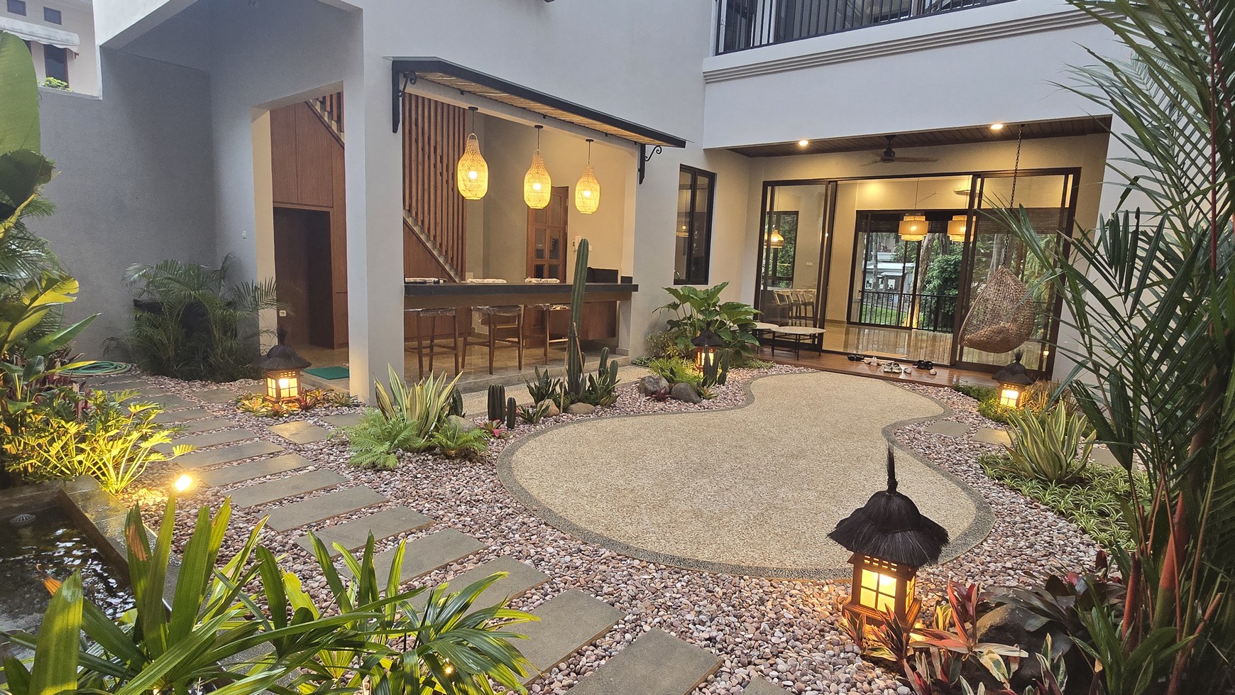 Rumah di Puspita Loka BSD, posisi langka menghadap pepohonan