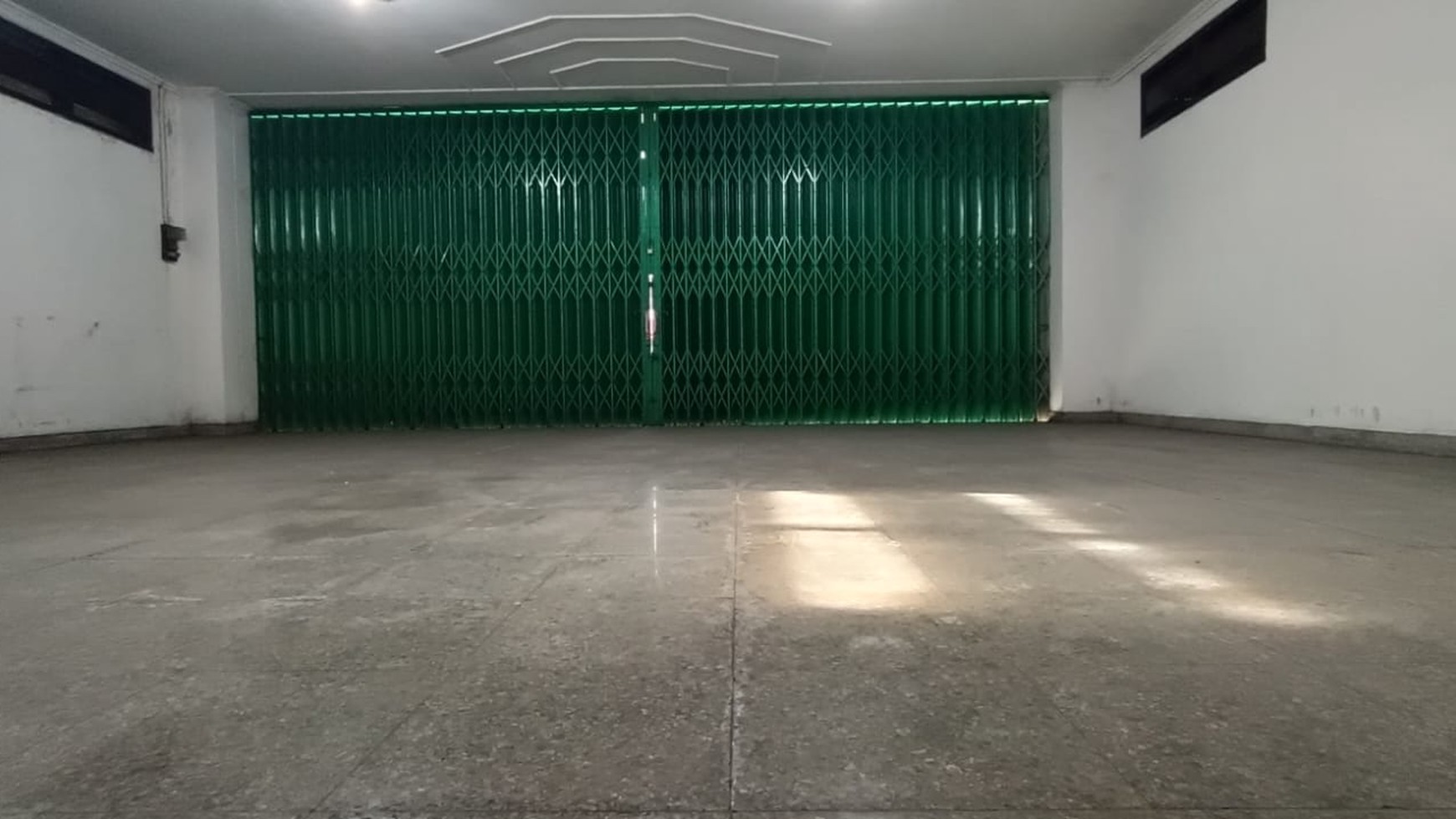 Ruang Usaha Lokasi Strategis Di Pinggir Jalan Adi Sucipto Dekat Hotel Satoria Maguwoharjo Depok Sleman.