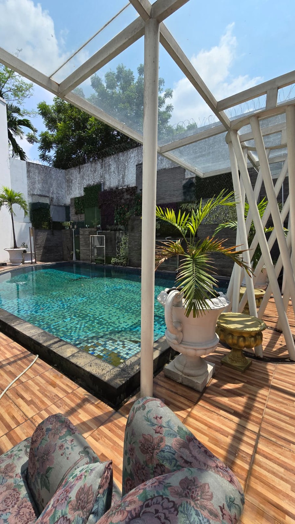 Rumah siap huni,ada kolam renang di Bintaro Jaya Sektor 8