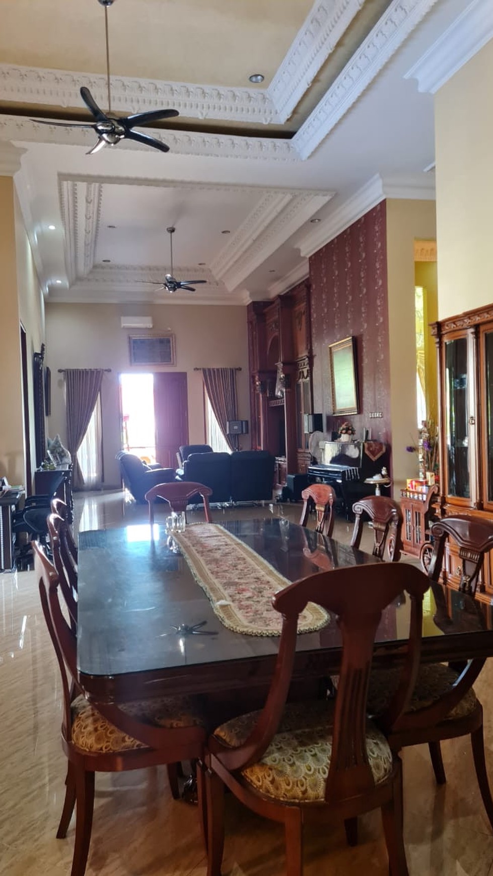 Rumah Mewah Like New dengan Pool di Pamulang Tangerang Selatan