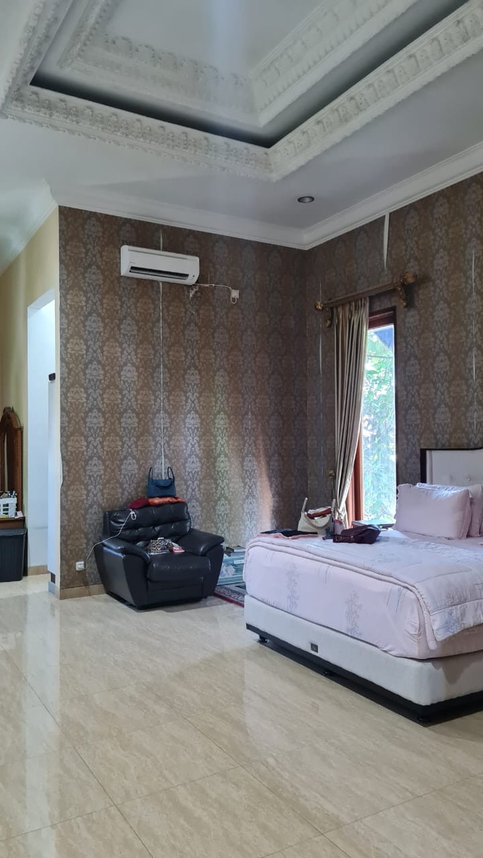 Rumah Mewah Like New dengan Pool di Pamulang Tangerang Selatan