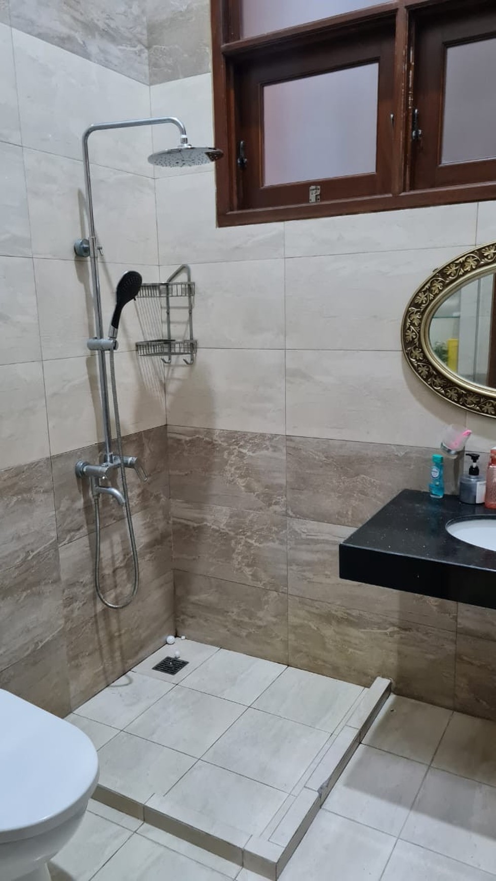 Rumah Mewah Like New dengan Pool di Pamulang Tangerang Selatan