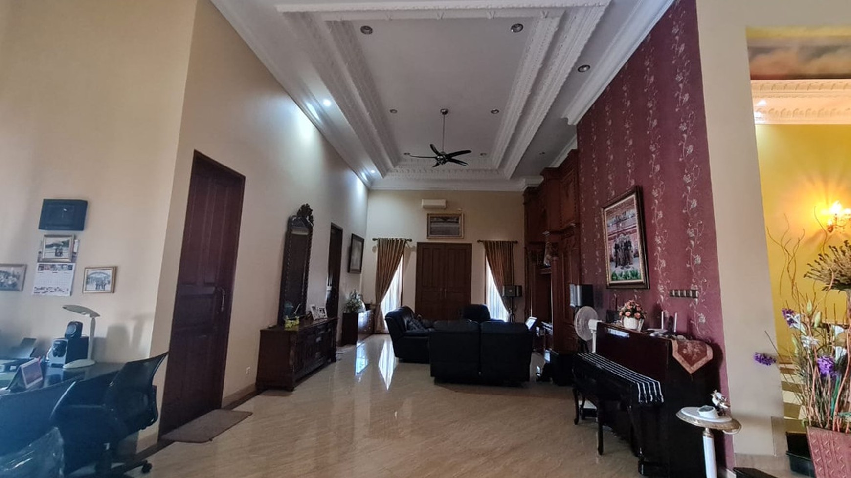 Rumah Mewah Like New dengan Pool di Pamulang Tangerang Selatan