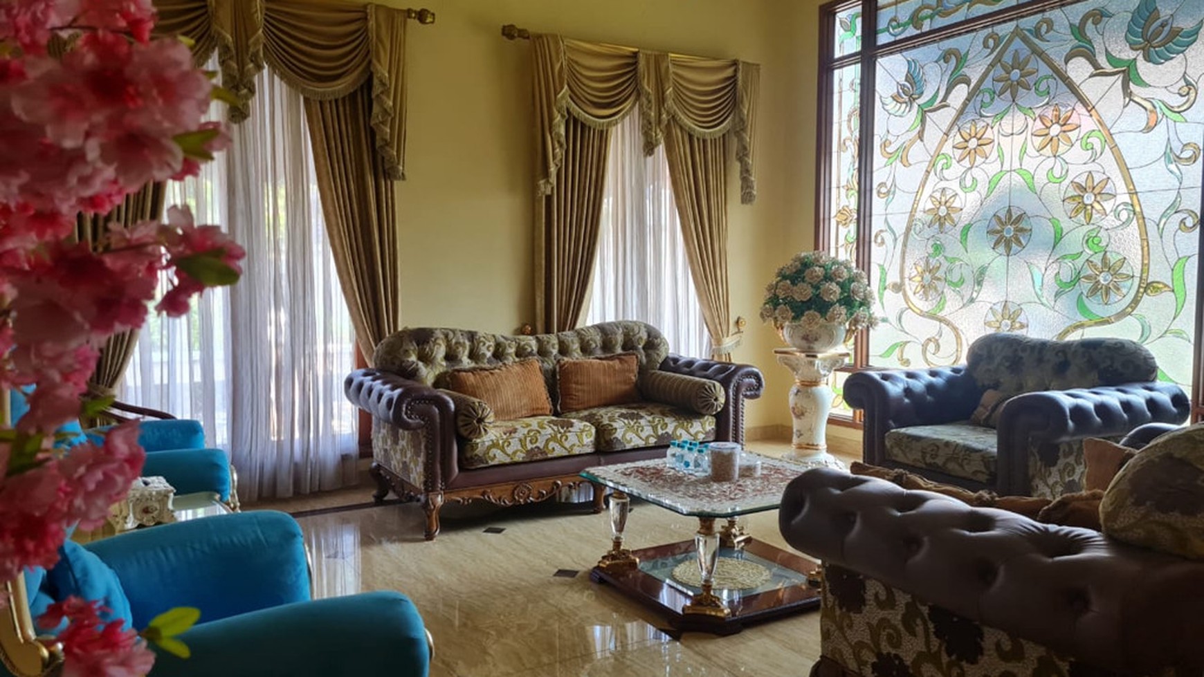 Rumah Mewah Like New dengan Pool di Pamulang Tangerang Selatan