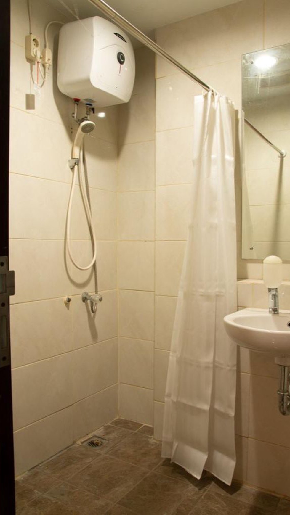 Apartemen Grand Dhika City Bekasi Tipe Studio View Swimming Pool