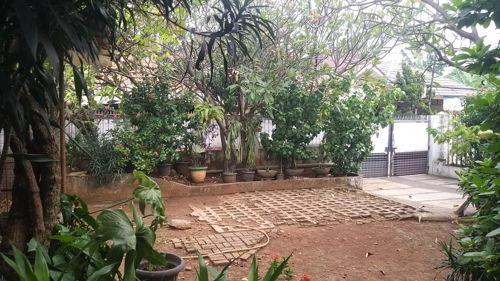 Rumah Hitung Tanah di area Cipinang Muara Komplek PWI