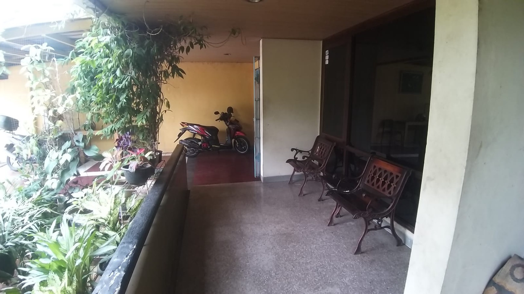 Rumah Hitung Tanah di area Cipinang Muara Komplek PWI