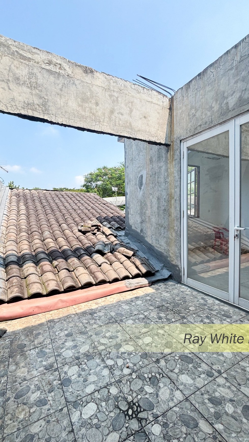 RUMAH DALAM CLUSTER SIMPLICITY DI KAWASAN THE ICON BSD CITY, TANGERANG SELATAN