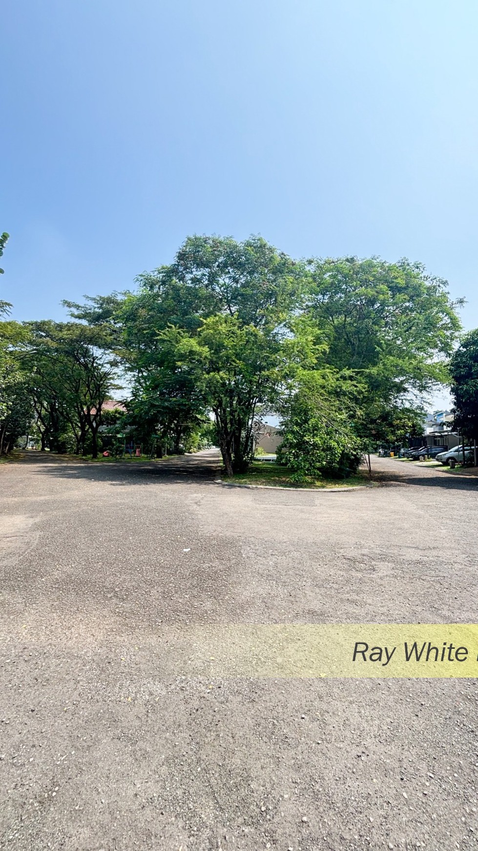 RUMAH DALAM CLUSTER SIMPLICITY DI KAWASAN THE ICON BSD CITY, TANGERANG SELATAN