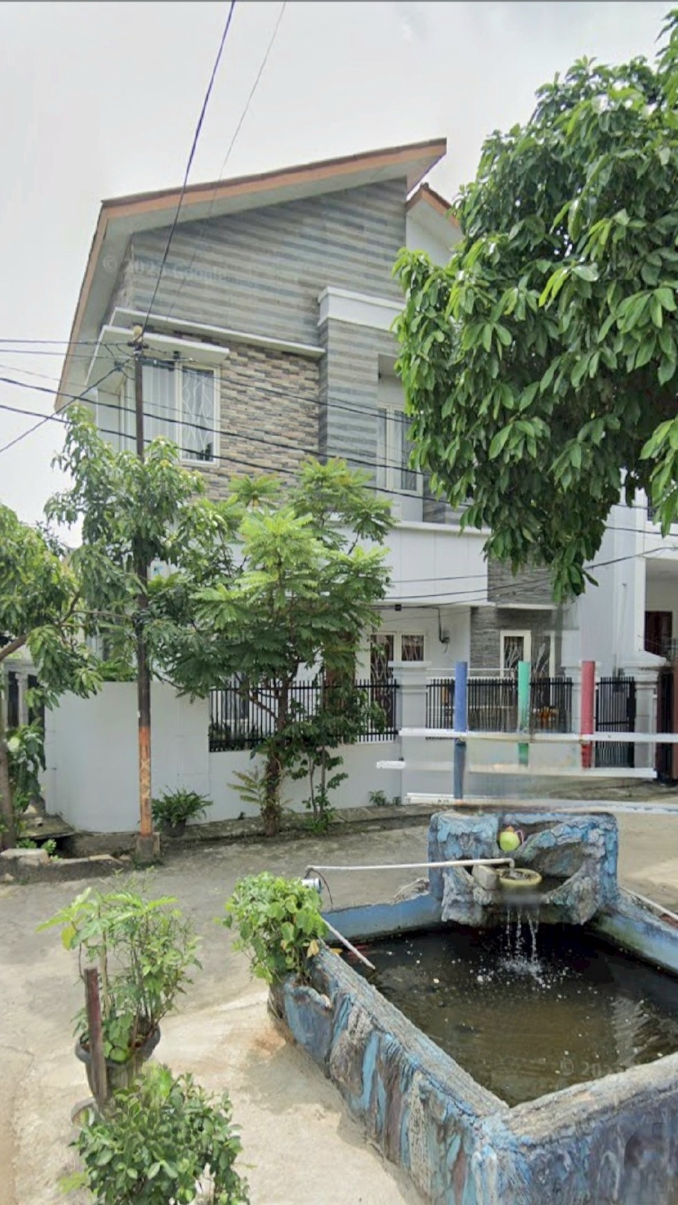 Rumah hoek di Bintara Loka Indah, Pondok Kopi - Bekasi