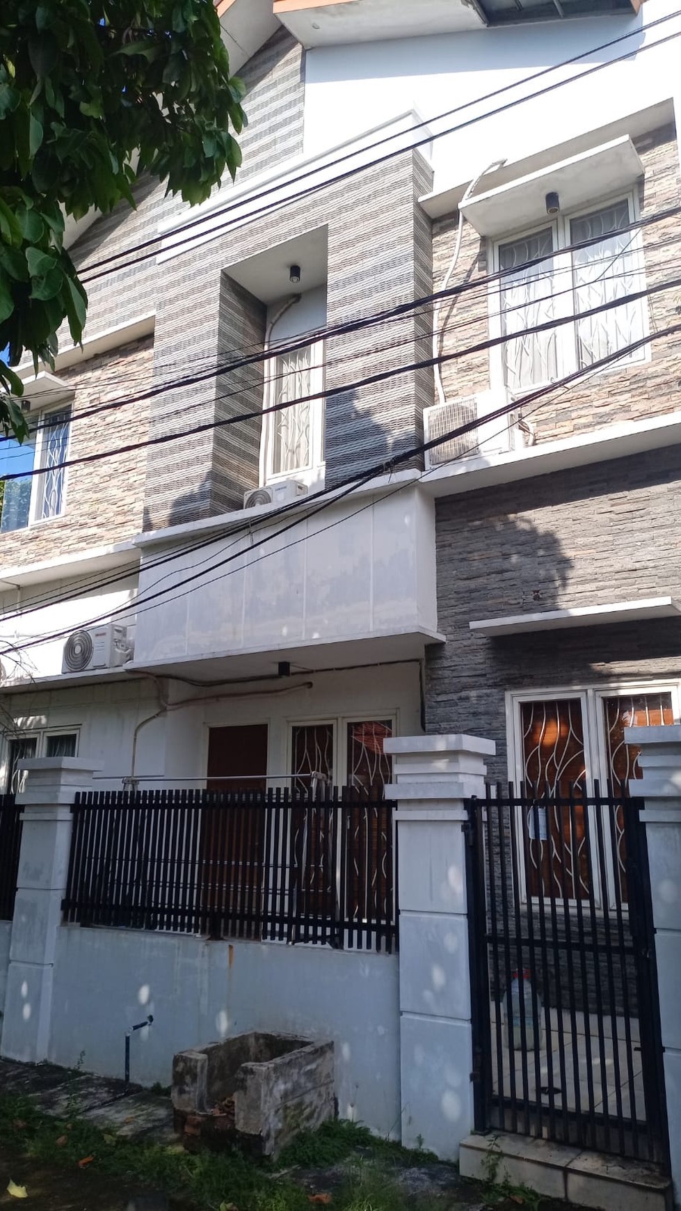 Rumah hoek di Bintara Loka Indah, Pondok Kopi - Bekasi