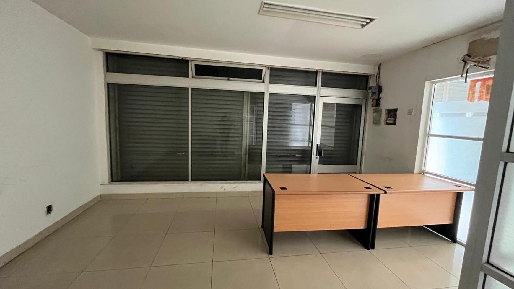 Ruko Gandeng disewakan di lokasi prime daerah sunrise jakarta barat