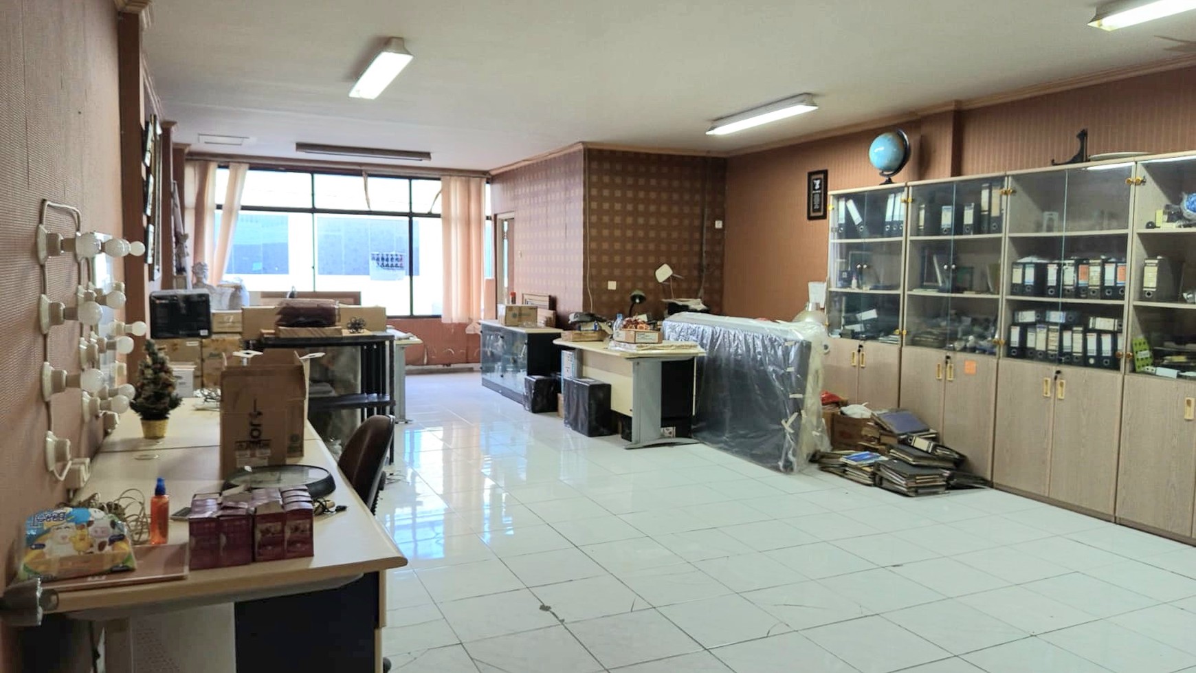 Ruko megah dengan desain arsitektur klasik di Gading Kirana Timur, Kelapa Gading