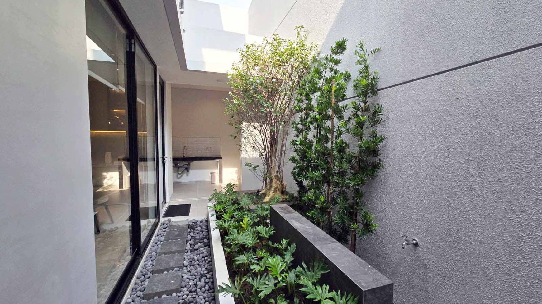 Rumah Hitung Tanah Area Cipete