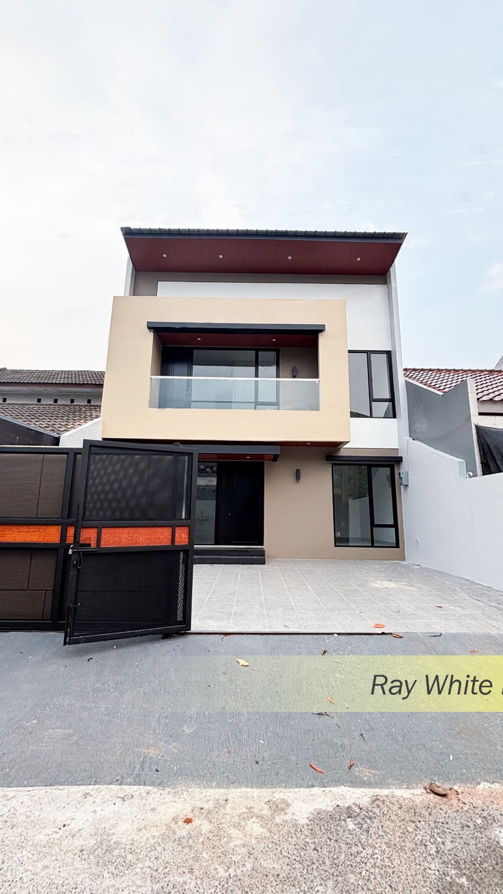 BRAND NEW MINIMALIS MOODERN MINIMALIS DI BSD, TANGERANG SELATAN.