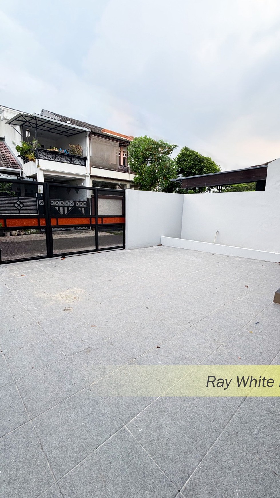 BRAND NEW MINIMALIS MOODERN MINIMALIS DI BSD, TANGERANG SELATAN.