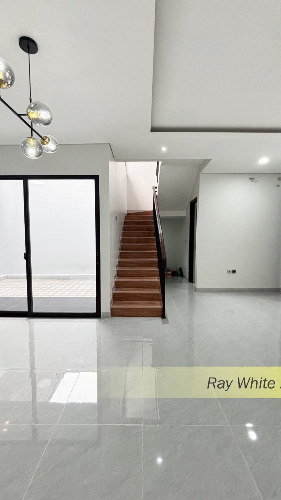 BRAND NEW MINIMALIS MOODERN MINIMALIS DI BSD, TANGERANG SELATAN.