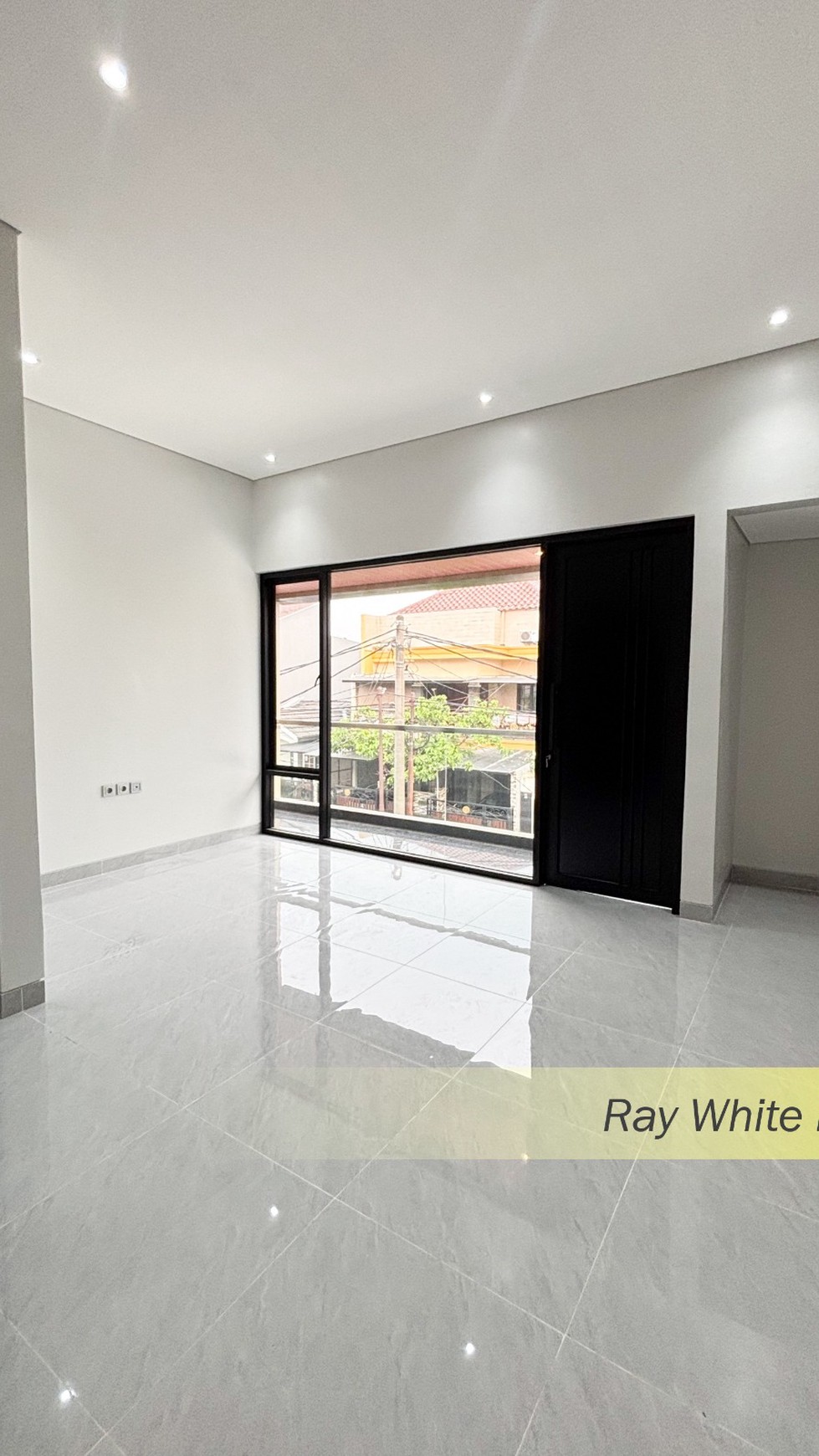 BRAND NEW MINIMALIS MOODERN MINIMALIS DI BSD, TANGERANG SELATAN.