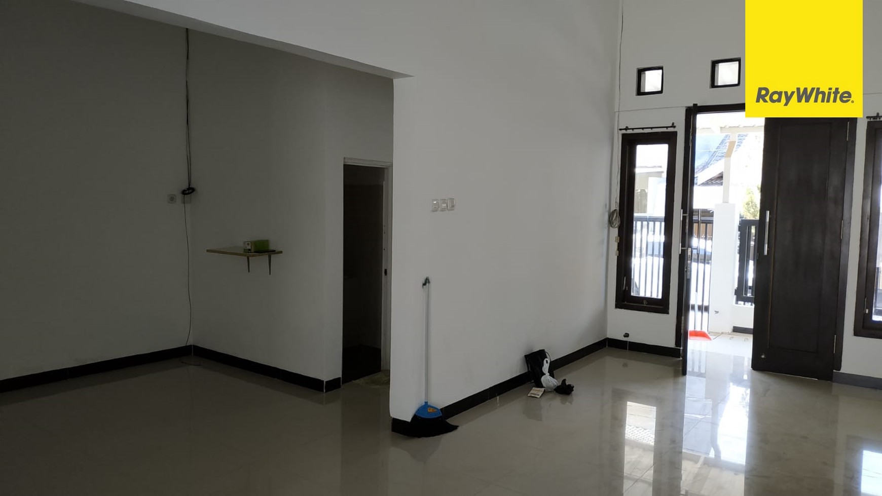Disewakan Rumah di Manyar Jaya Surabaya