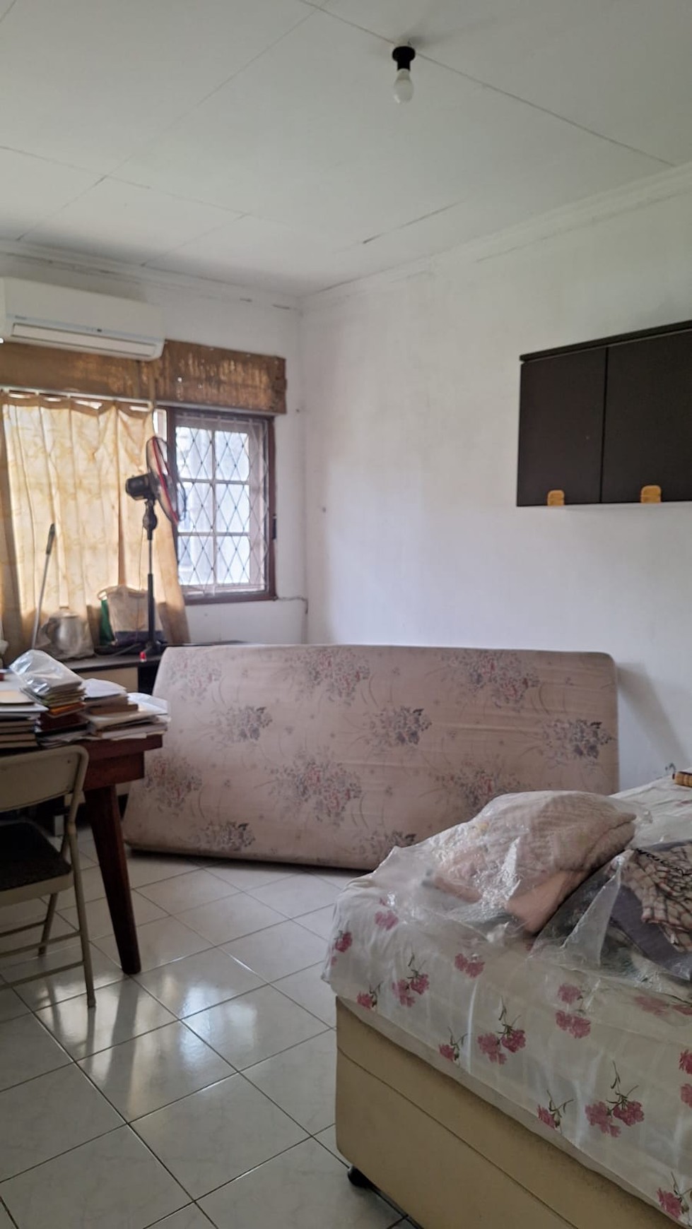 Rumah 2 lantai Asri , Hoek , Lokasi Ok dekat Tol di Baranangsiang Indah
