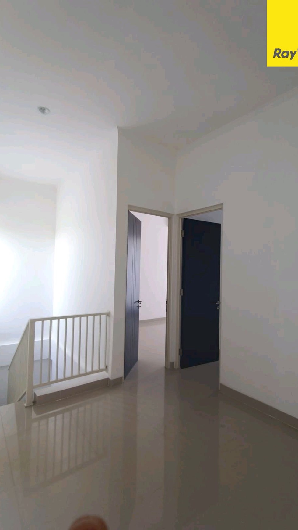 Disewakan Rumah 2 lantai di Villa Darmo Indah Surabaya