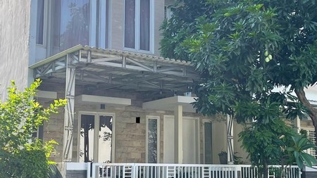 Rumah 2 Lantai 3M-an Pakuwon City Terawat Surabaya