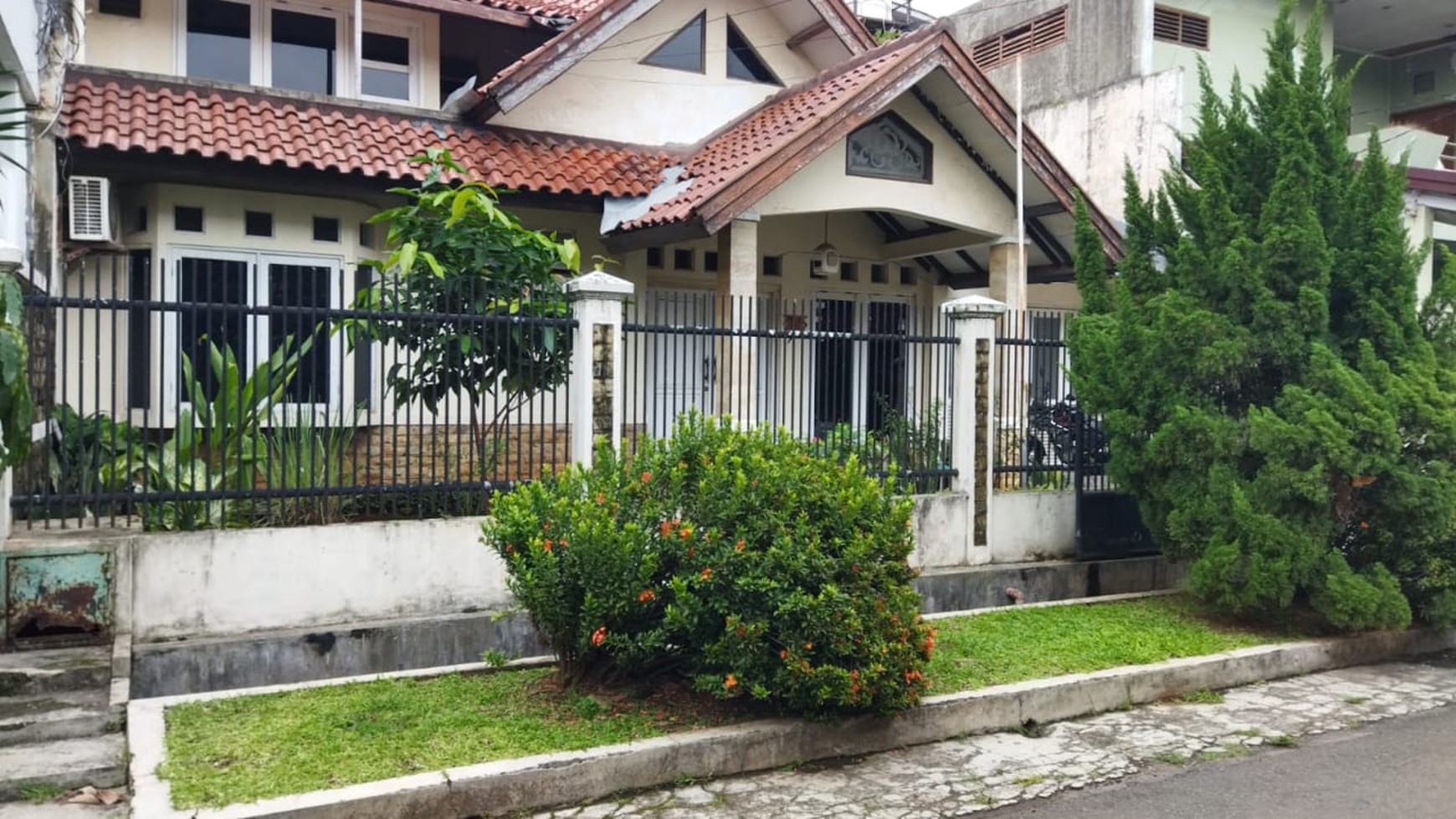Rumah Cantik Siap Huni di Komplek Elit Bukit Permai Cibubur, Dan Hanya 10 Menit Ke Tol Cibubur
