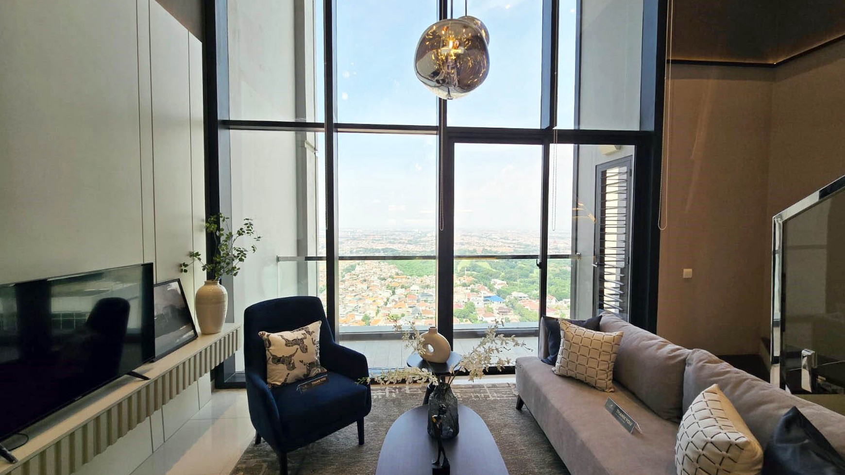 Apartment Ciputra World Vieloft Mayjend Sungkono Surabaya Barat, Lantai 19, Semi Furnished, 2BR, Hadap Selatan dan Golf View