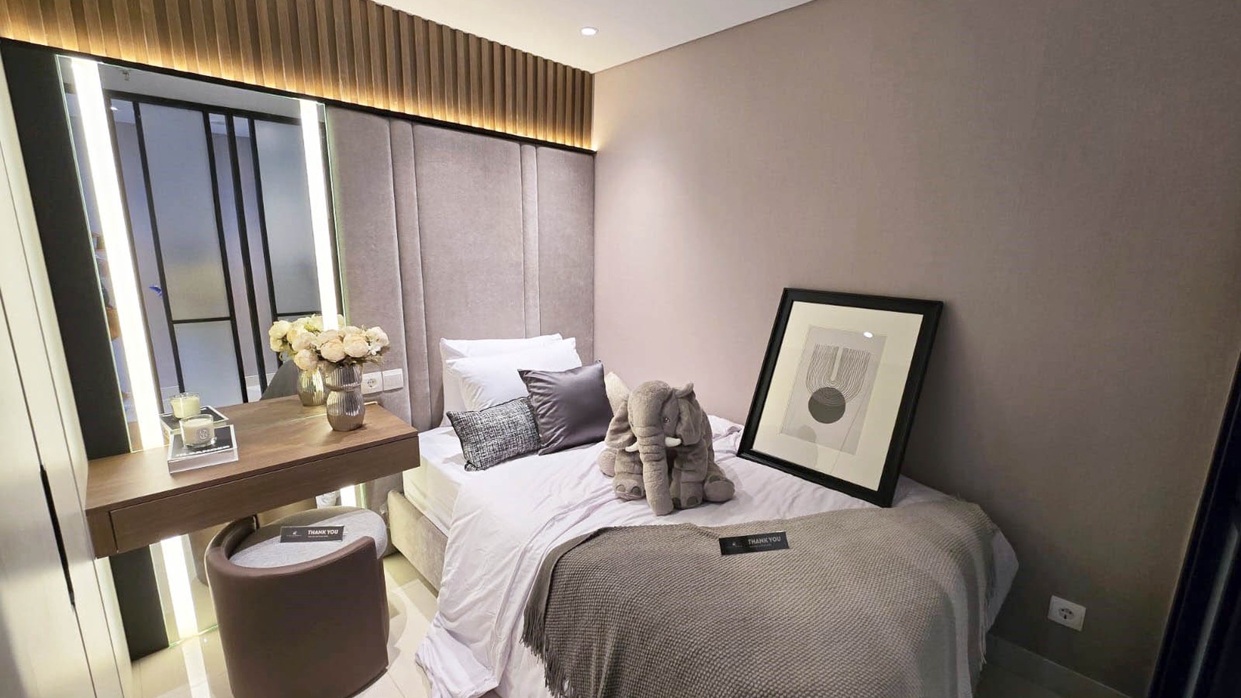 Apartment Ciputra World Vieloft Mayjend Sungkono Surabaya Barat, Lantai 19, Semi Furnished, 2BR, Hadap Selatan dan Golf View