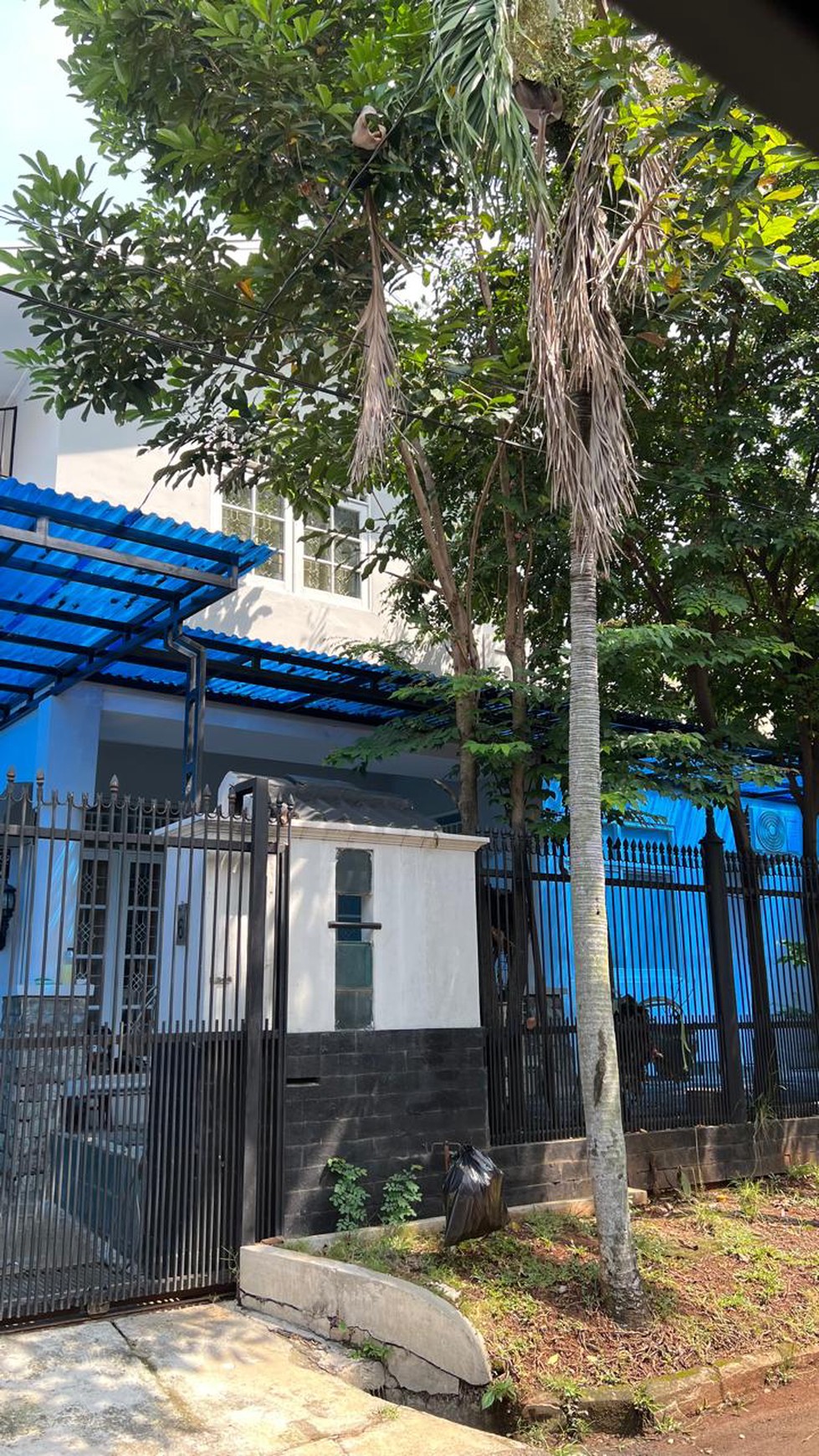 Rumah 2 lantai, bebas banjir lokasi strategis di Bintaro Sektor 9