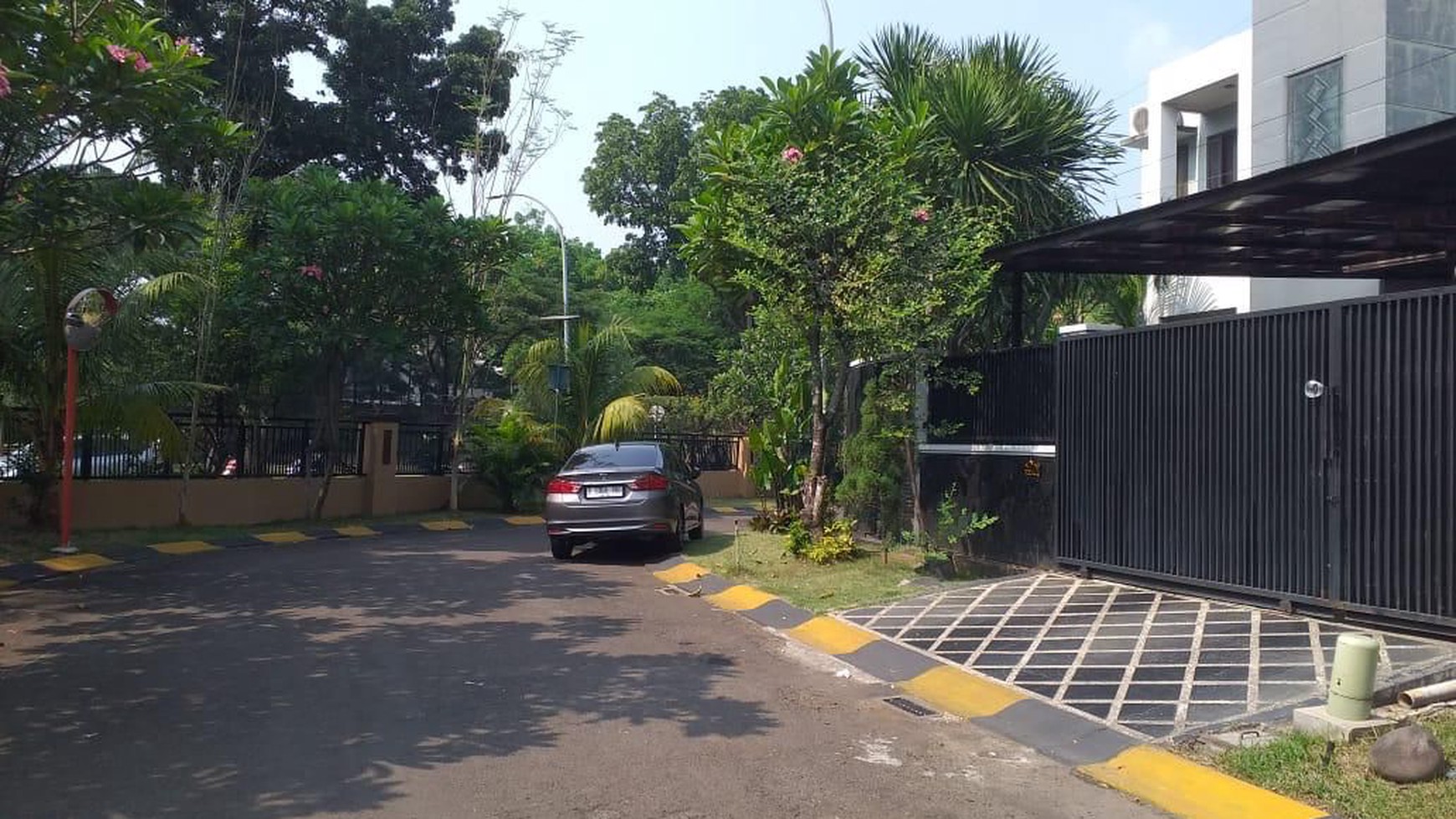 Turun Harga Rumah Puspita Loka Hook with swimming pool