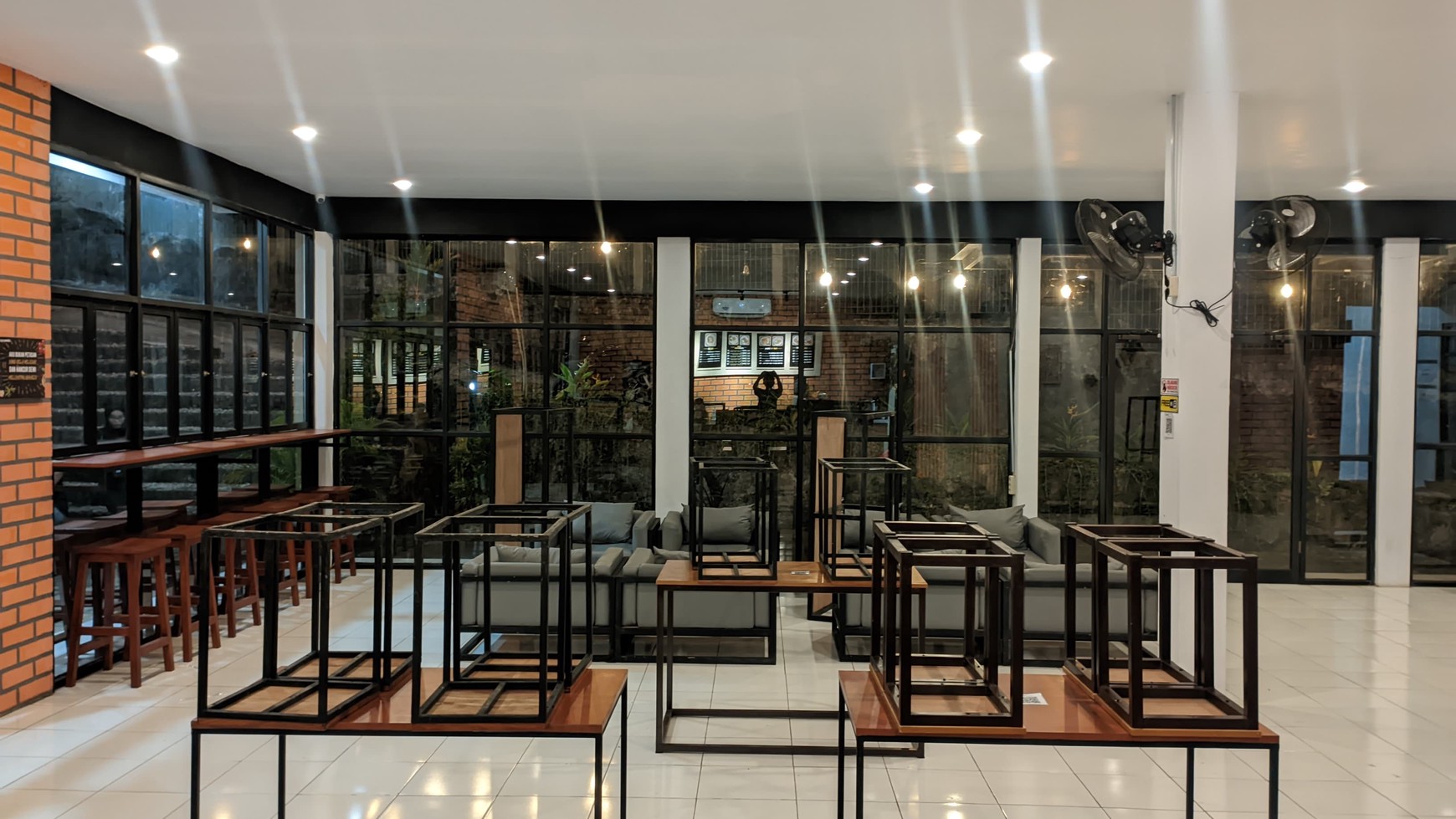 Properti + Usaha Siap Jalan - YUP's Coffee & Eatery Tolengas, Dekat Bandara Kertajati, Tol Cipali & Waduk Jatigede!