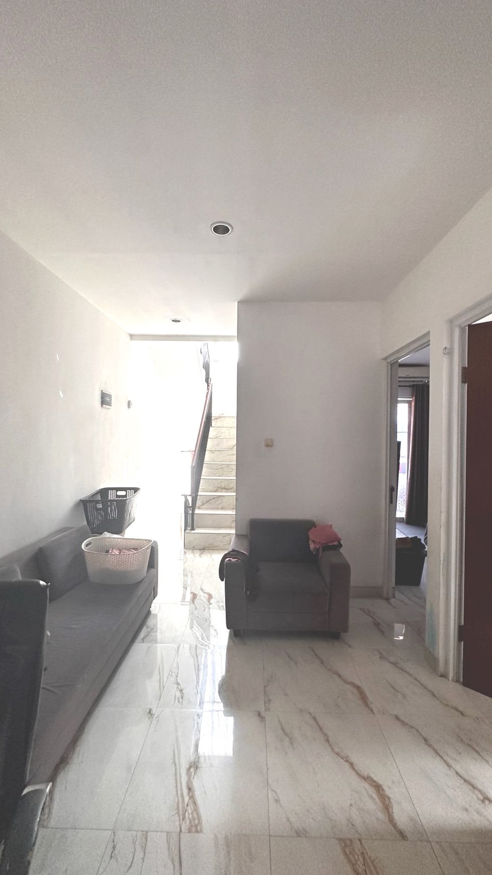 Rumah Siap Huni 3 Lantai di Mega Cinere