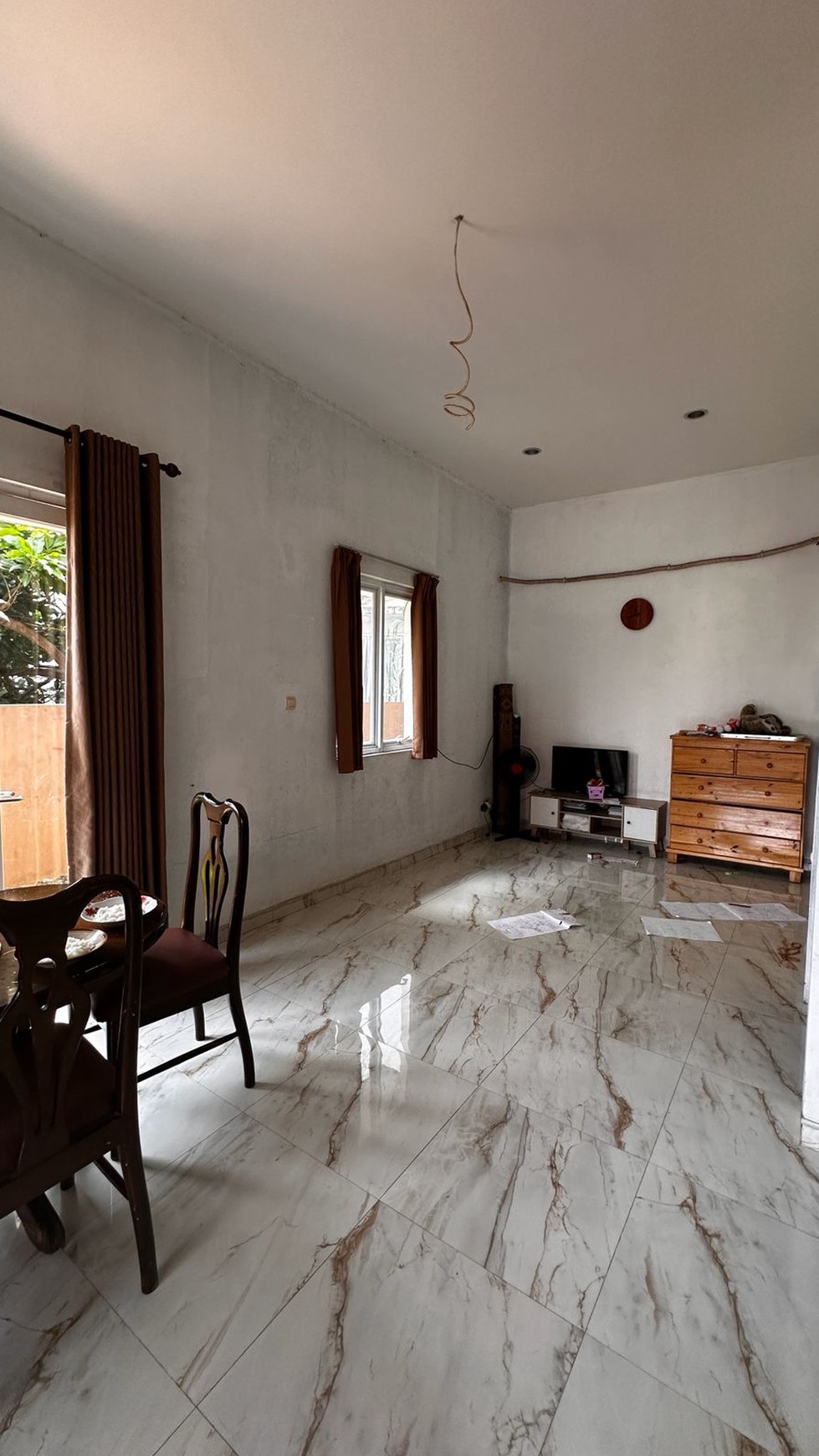 Rumah Siap Huni 3 Lantai di Mega Cinere