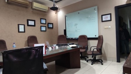 Mini Building 4 lt, strategis, zona komersil, siap pakai, Jl. Guru Mugni, Setiabudi, Jakarta Selatan.