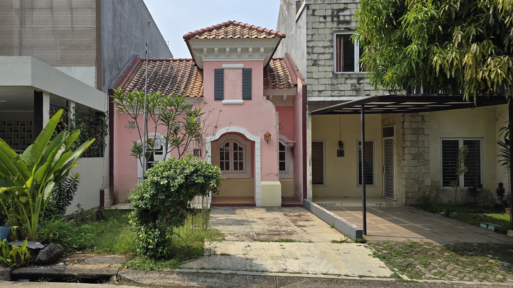 Rumah Bagus Siap Huni Asri di Jl Casablanca ,Citaringgul, Sentul City