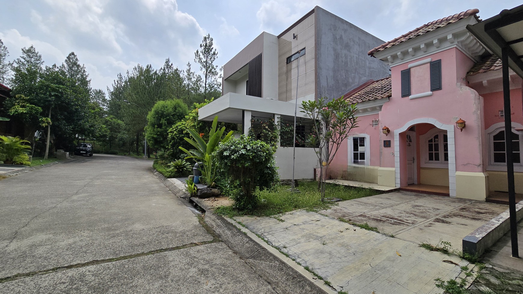 Rumah Bagus Siap Huni Asri di Jl Casablanca ,Citaringgul, Sentul City
