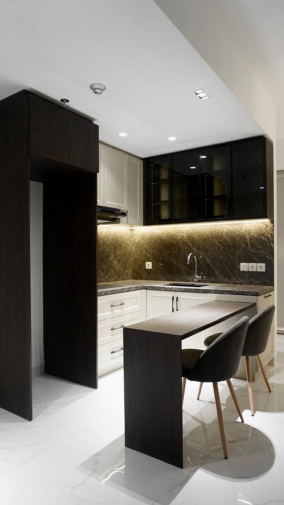 Murah Dijual Apartemen La Viz Mansion Pakuwon Mall Tipe 2 Bedroom Full Furnished Modern Lantai 21 Best View