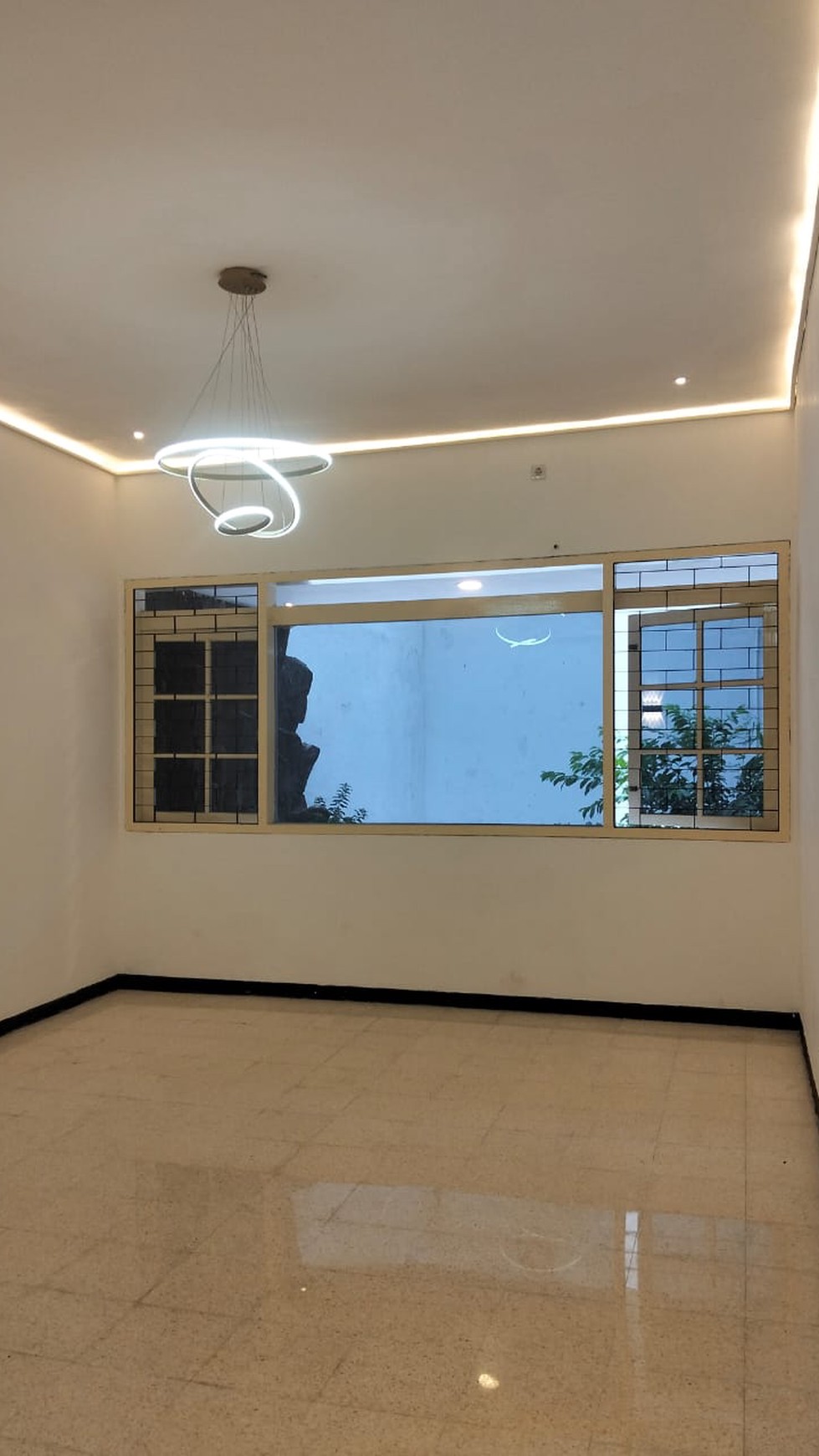 Disewakan Rumah Usaha cocok untuk Resto | Cafe | 150jt nego |Taman Asri, Waru, Sidoarjo